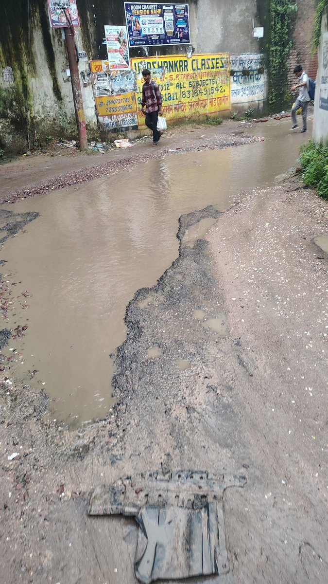 MohitAw25235166's tweet photo. @yogeshshuklabkt @aksharmaBharat @200npbkt @myogioffice @200npbkt @aksharmaBharat @myogioffice महोदय रास्ते में निकलना मुश्किल है बारिश में नहीं 12 महीने पानी भरा रहत��� है सफाई तक कोई नहीं करता बहुत ही दयनीय दशा है सेवा हॉस्पिटल के पीछे अहलादपुर वाली रोड माननीय विधायक जी माननीय अध्यक्ष नगरपालिका कोई ध्यान दे दो plz https://t.co/OrKWKwVAxM