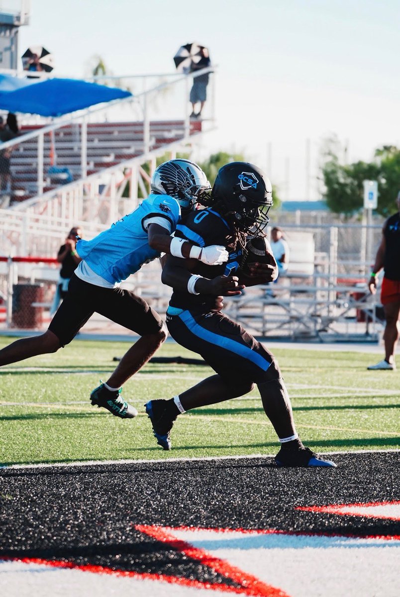 JhamarClarkJr0's tweet photo. 2nd game vs Rialto hawks 
1 Td 1 Target 1 catch 
1 sack 3 tackles ✅  #2031 https://t.co/SjGujPjKBH
