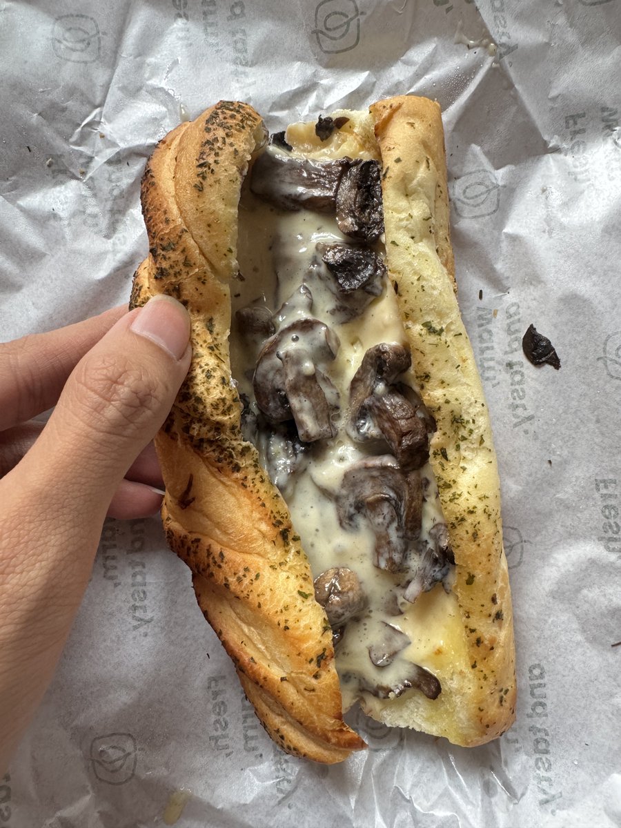 skipberat's tweet photo. Sarapan fix untuk 6 bulan kedepan gila FORE enak bgt 🧀🥪🍄‍🟫🤤 https://t.co/xDJWSDnOt0