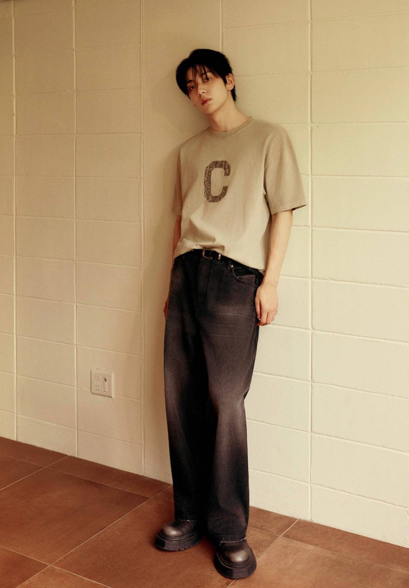 beomtori's tweet photo. he takes his campus crush role SERIOUSLY https://t.co/wTz2qnI9HJ