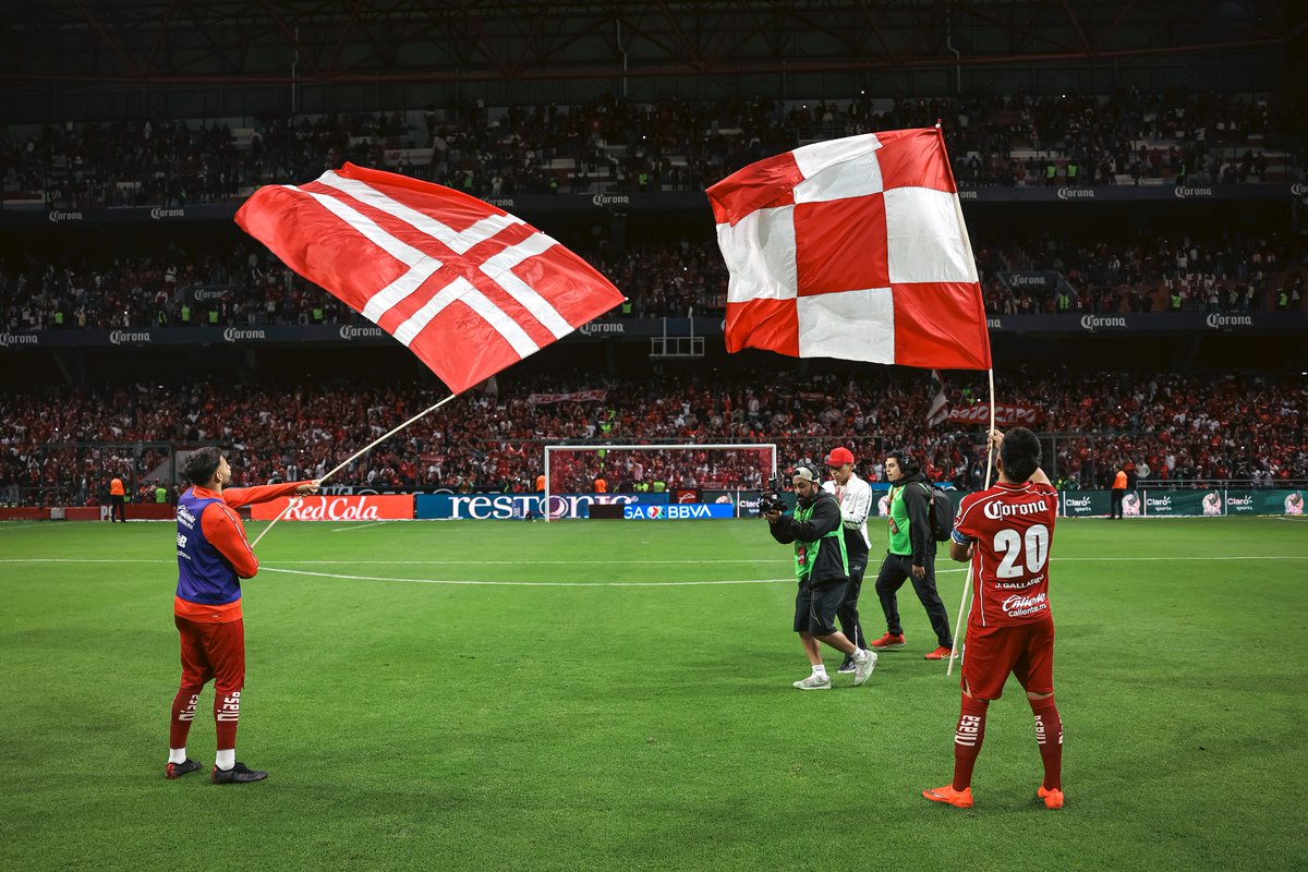TolucaFC's tweet photo. Lo bonito de jugar en casa 😍👹 https://t.co/ykCMc6Idis