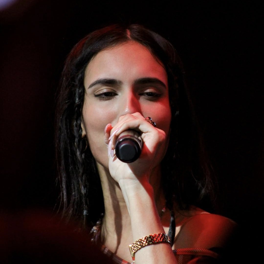 kylieswaffless's tweet photo. She just want to sing omg protect her from this world https://t.co/SFn7tFX4mB