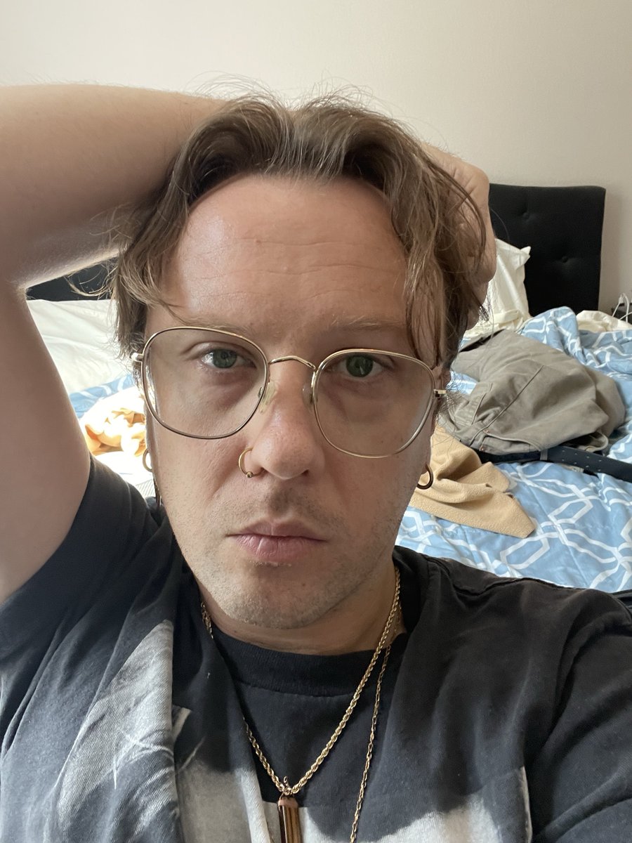 BrianBako's tweet photo. Two selfies one day 
Who am I? https://t.co/ay0h5rre6W