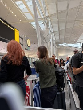 GrateScotty's tweet photo. So my friend is in line at JFK flying overseas and is behind Erica and Trina and they skip off into the First Class. Now her jet is headed back to strip mall USA to 'drop off fake hubs and his real hubs'. I guess it was a great weekend to golf in Islip, eh? 😂 What a fun day! https://t.co/N0gskI478G