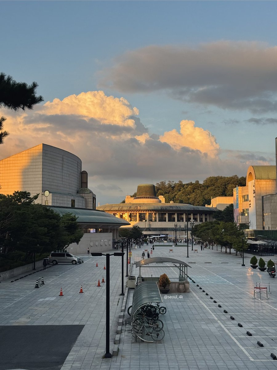 seoul_4k's tweet photo. 노을빛에 물든 예술의전당
Seoul Arts Center Bathed in Sunset Light
#Seoul #SeoulArtsCenter #SunsetInSeoul #서울여행 #예술의전당 https://t.co/yq8JcoHiRy