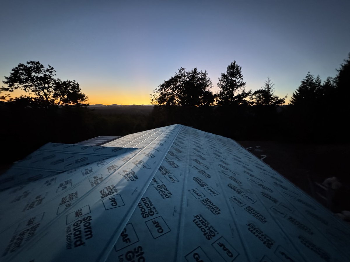 OriginContents's tweet photo. Currently working on installing my new roof. https://t.co/nxT8z0OpTK