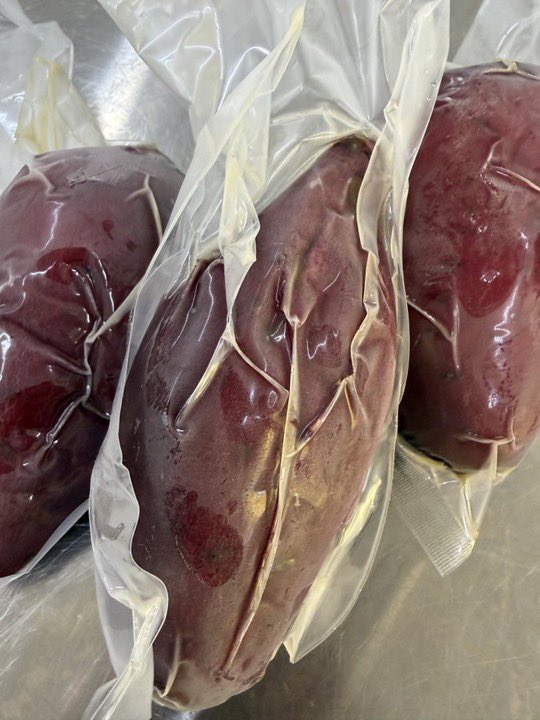 Viimoviimo's tweet photo. 🍠今日は「野菜の日」🍠
そういえば、さつまいもも野菜なんです🤭

今日はお芋を食べて、
きょうも、えみふる☺️🍠

#美芋 #Viimo 
#焼き芋 #焼き芋専門店 #愛媛グルメ #さつまいも 
#お芋スイーツ #焼き芋好きと繋がりたい
#無二媛
#無二媛スイーツ https://t.co/0R1Z0wlvQv