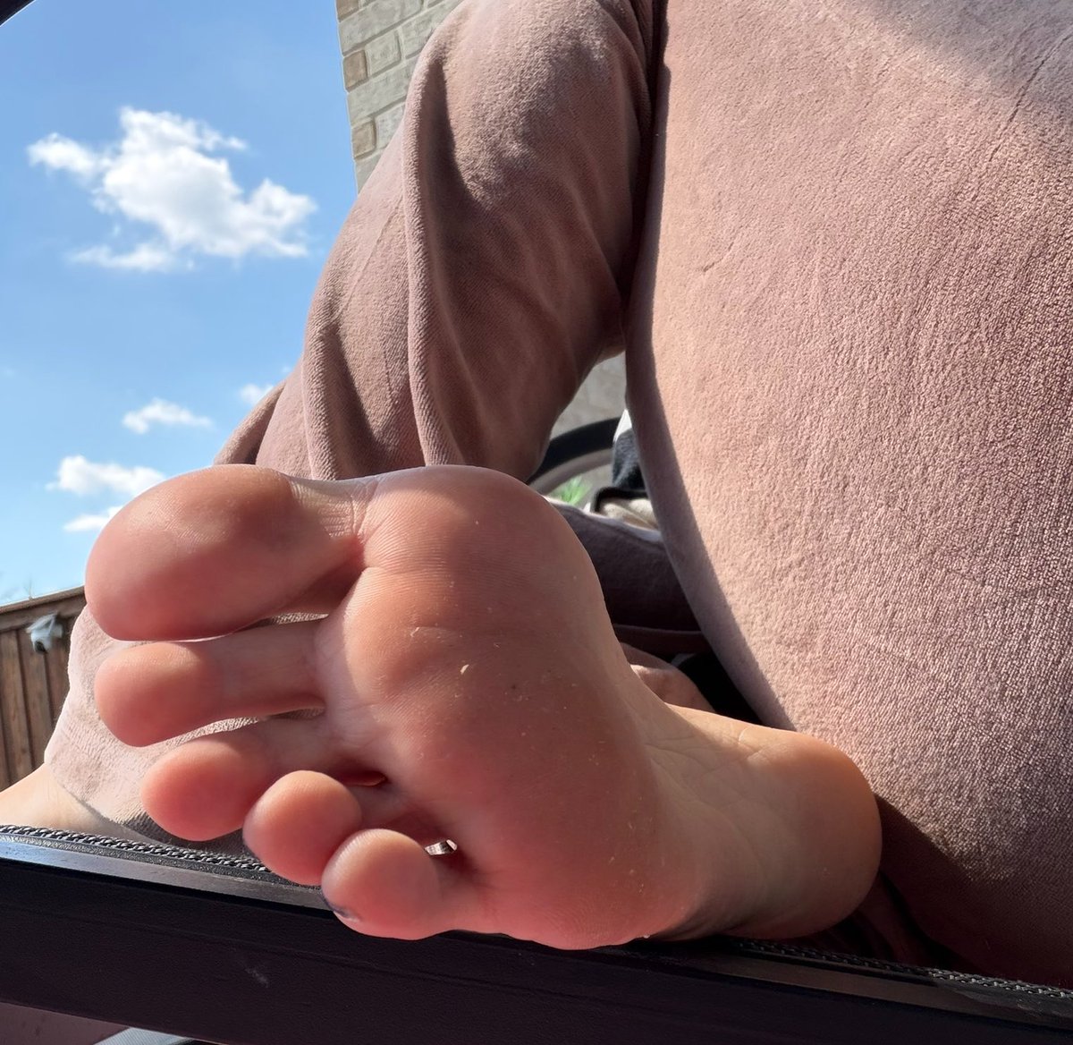 brattyavaa's tweet photo. pretty lil foot 🦶🏼💝 https://t.co/bPNVe3Bebp