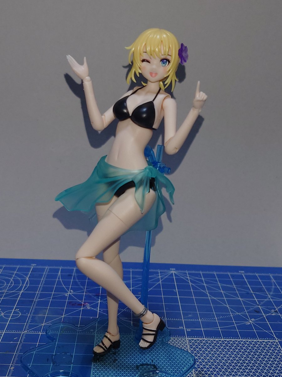kiyoshimaru01's tweet photo. 夏の終わりの前に…！
佐伯リツカさん、水着ヘアアレンジVerをパチ組み。
リアルに水辺へ行く元気は無いなっているので、AIさんの力で水辺風に。
そしてパケ絵再現チャレンジ。角度的にもう少し下から見上げる感じにするべきだったか…🤔
#コトブキヤ
#創彩少女庭園
#佐伯リツカ
#水着ヘアアレンジ https://t.co/bqwwI930dm