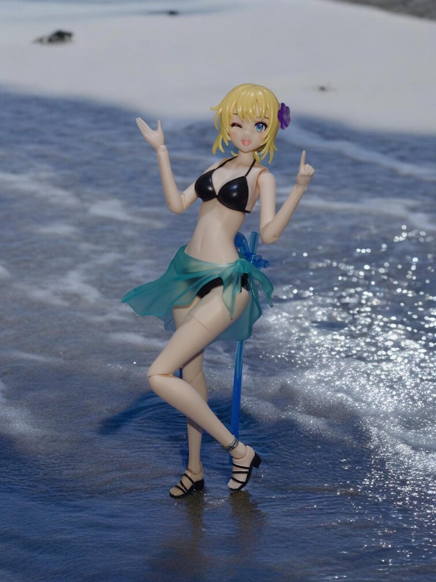 kiyoshimaru01's tweet photo. 夏の終わりの前に…！
佐伯リツカさん、水着ヘアアレンジVerをパチ組み。
リアルに水辺へ行く元気は無いなっているので、AIさんの力で水辺風に。
そしてパケ絵再現チャレンジ。角度的にもう少し下から見上げる感じにするべきだったか…🤔
#コトブキヤ
#創彩少女庭園
#佐伯リツカ
#水着ヘアアレンジ https://t.co/bqwwI930dm