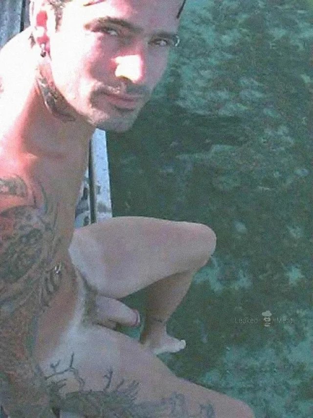 VintageBeefcak3's tweet photo. Tommy Lee https://t.co/FaQDerglJ9