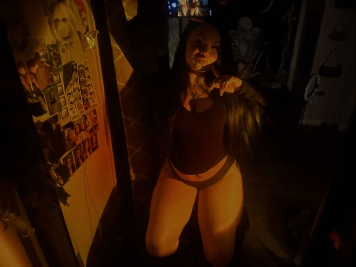 arriririri's tweet photo. I’m boredd who’s up ??
#nsfw #nsfwtwtًً  #nsfwtwt #horny #slut https://t.co/nKgBPqoh1m