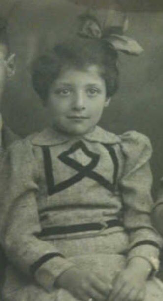 AuschwitzMuseum's tweet photo. 31 August 1934 |A Dutch Jewish girl, Sara Noach, was born in Zutphen.

In February 1944 she was deported to #Auschwitz and murdered in a gas chamber after the selection. https://t.co/ScrV43FTAS