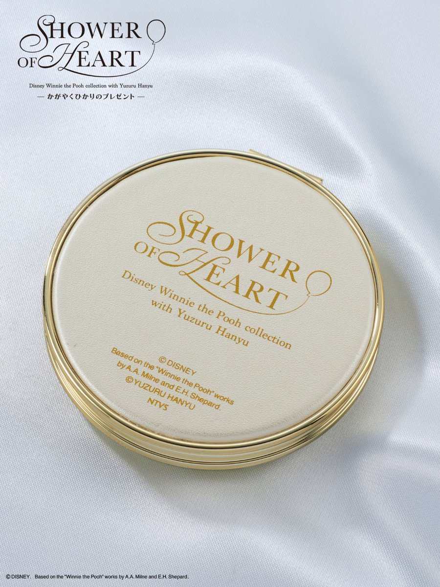 NTVService's tweet photo. 「SHOWER OF HEART - かがやくひかりのプレゼント -」
撮り下ろしビジュアルを使用した商品の一部をご紹介✨

●コンパクトミラー 3,300円（税込）

#プーさん #羽生結弦 #シャワハー https://t.co/uJdyKniX0Y