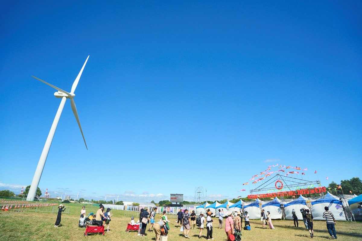 fujirockers_org's tweet photo. 8月14日(金)、15日(土)に北海道・石狩で開催された『RISING SUN ROCK FESTIVAL 2026 in EZO』をレポート🌅🎸

熱狂のライブ、北海道グルメ、思い思いに楽しむテントサイト。
それぞれが過ごしたRSRの2日間を振り返ります。

▼レポートはこちら
https://t.co/UrEksLcPsa

#RSR26 #RISINGSUNROCKFESTIVAL