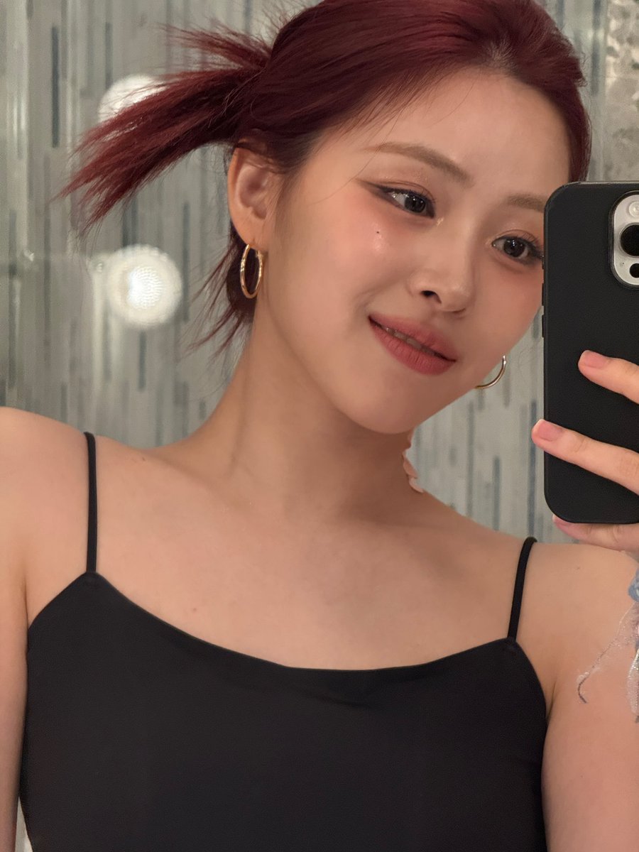 orangeryu417's tweet photo. RED RED♥️

#류양이 https://t.co/vqYiOW7oqr
