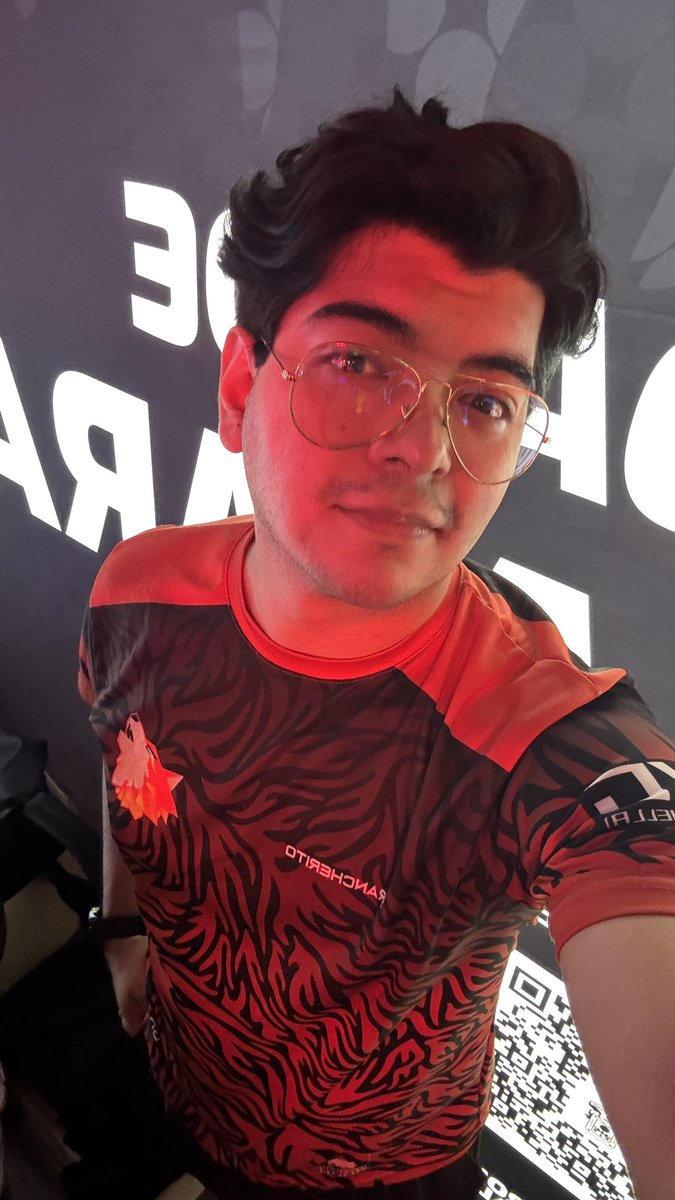 JosephRivero_1's tweet photo. Perdí mis lentes en ( #GAMERGYMéxico #Gamergy @GAMERGY_Mx ) 🥺😢 se ofrece recompensa por ellos https://t.co/72jUQqbbT1