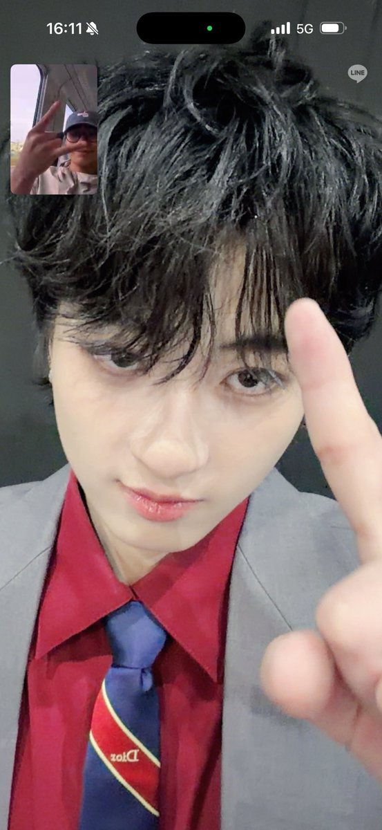 novexmoon's tweet photo. ห่าง ๆ กันแบบนี้จะมีคนวิดีโอคอลหากันอีกมั้ยน้อ 👀✨

#theewave ; #ท่านโปรดคลื่น ⋆ ꔛ
#tthi_eks  ࣪ ˖ ♡ #waavetnp ⭑ ˚₊ https://t.co/JefN5LUjZE