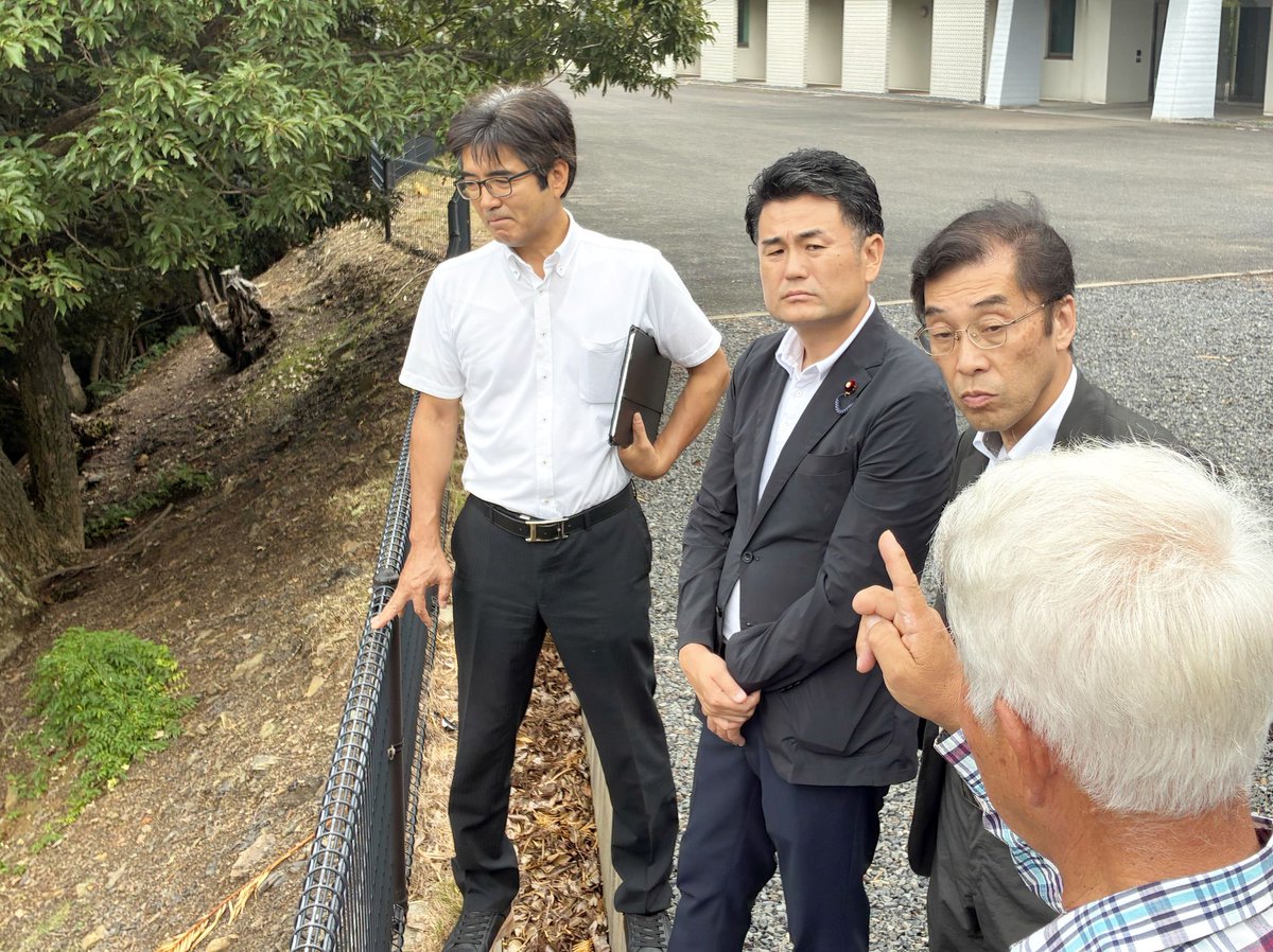 yoshihirokawano's tweet photo. 対馬を訪問。長崎県���馬市内4会場でタウンミーティングを開催し、国境離島法改正に伴う延長・拡充についてご報告。

燃料代の高騰、鳥獣被害、老朽化するインフラなど、島民の皆さまの切実な声を伺い、「対馬しいたけ」の被害現場も視察しました。

対馬で暮らし、島を守る皆さまがいるからこそ、日本の領海と国境は守られています。その暮らしを支えることは、単なる地方支援に留まらない、国の重要な責務です。

川崎県議・黒田市議との連携を密にし、現場の声を政策と予算につなげます！

#対馬 #国境離島 #離島振興 #長崎県