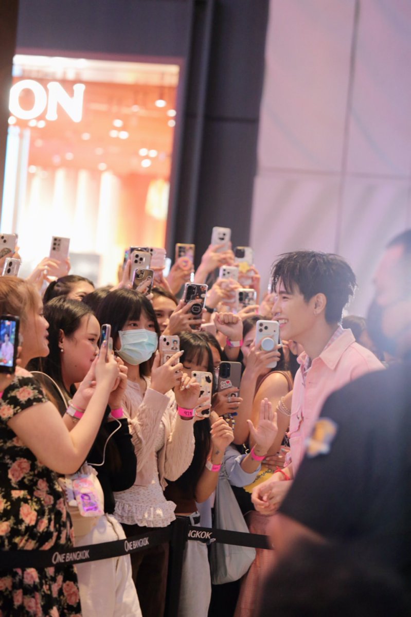 cherrychee's tweet photo. สายตาที่ตั้งใจรักกับสายตาที่ตั้งใจรับความรักมันดีจังเลยนะ 🩷🥰🤏🏻 

รักหนูมากๆเลยนะจิ๋ว @jnnrrs https://t.co/WEtzEbhwlb