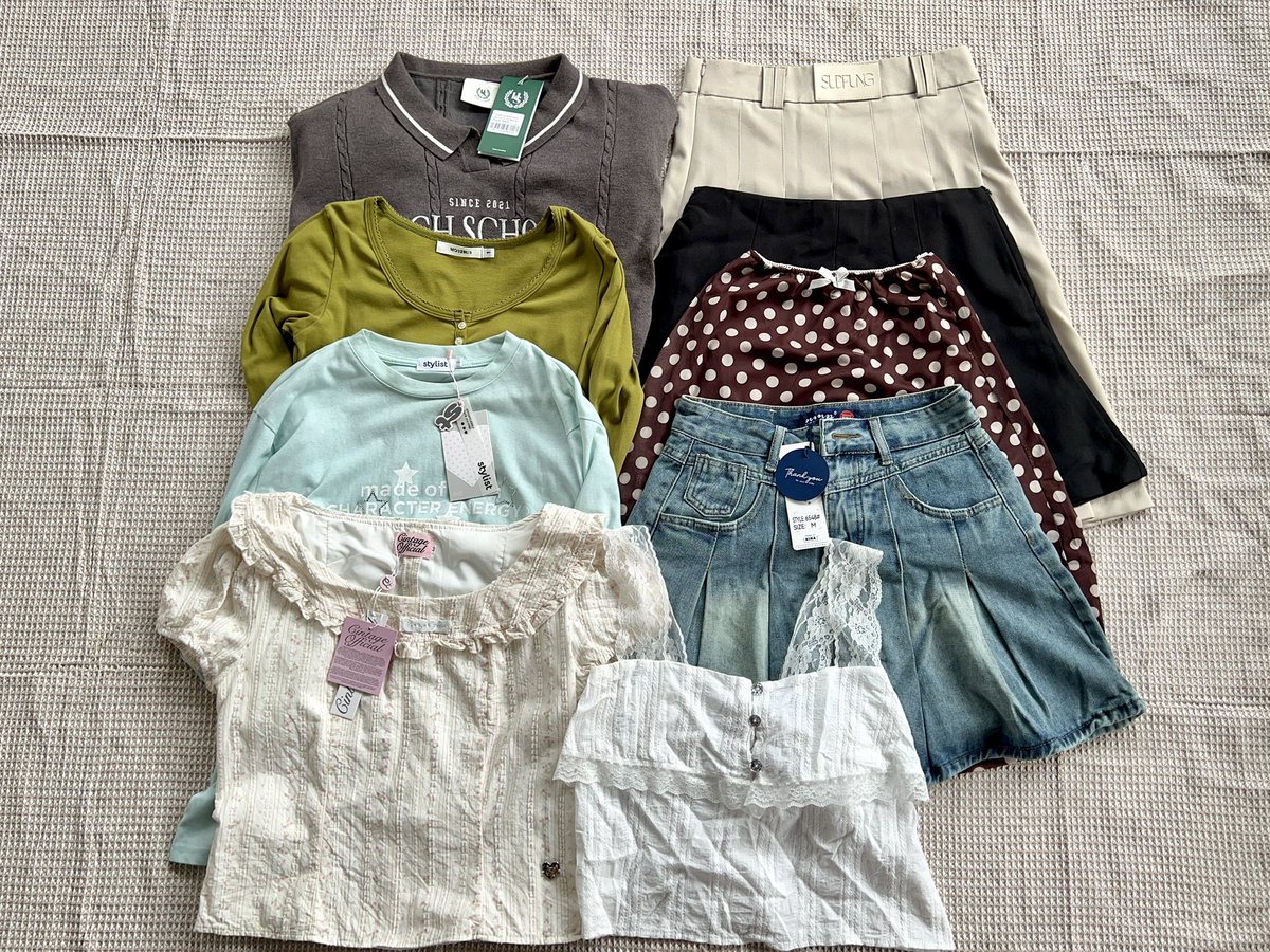 realthy_xtae's tweet photo. ⭑.ᐟ ปล่อยเสื้อผ้ามือ1,2
⏰ ลงใต้โพสวันนี้ 31/08 |21.00 น.

มีมือ1,ใส่ถ่ายรูปแค่ครั้งเดียว
size S/M

ค่าส่ง 40฿
รี/ปัก ลด 5฿
#ส่งต่อเสื้อผ้ามือสอง #ส่งต่อเสื้อผ้า #ส่งต่อcintageshop #cintage #stylistshop #ส่งต่อstylist #กระโปรง https://t.co/3EXVqZ4RSY