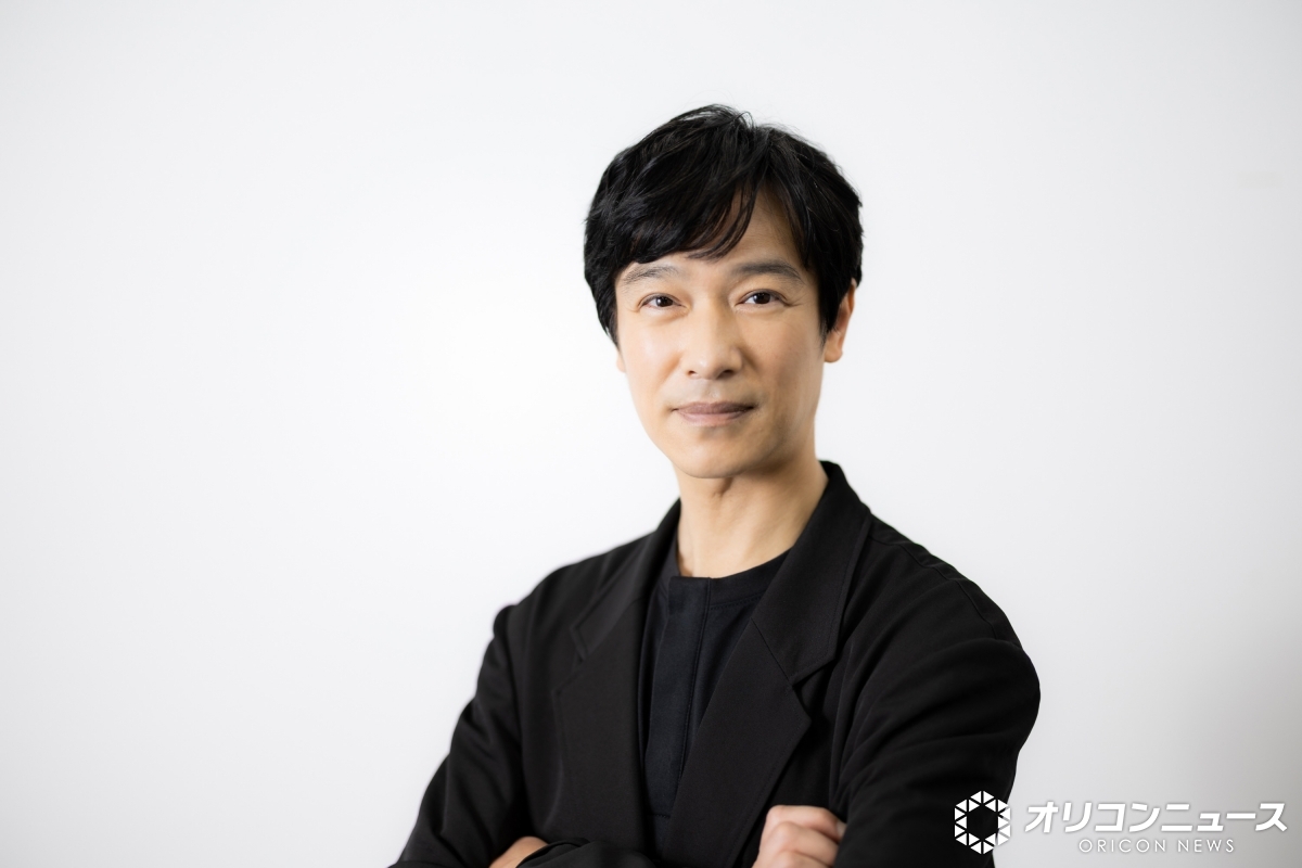 oricon's tweet photo. 二宮和也、『VIVANT』共演俳優を絶賛「エグすぎる」
https://t.co/ADYt9tZegG
⠀
30日の放送で異例の“一人三役”となったことでも話題の同作主演・堺雅人を絶賛。
⠀
「やはり出来るか出来ないか、、じゃなく。やるかやらないか、、なんですよ。きっと。NOと言えないんじゃなく言わないんだこの人は。更に結果まで連れてくる堺雅人はエグすぎる」とコメントした。