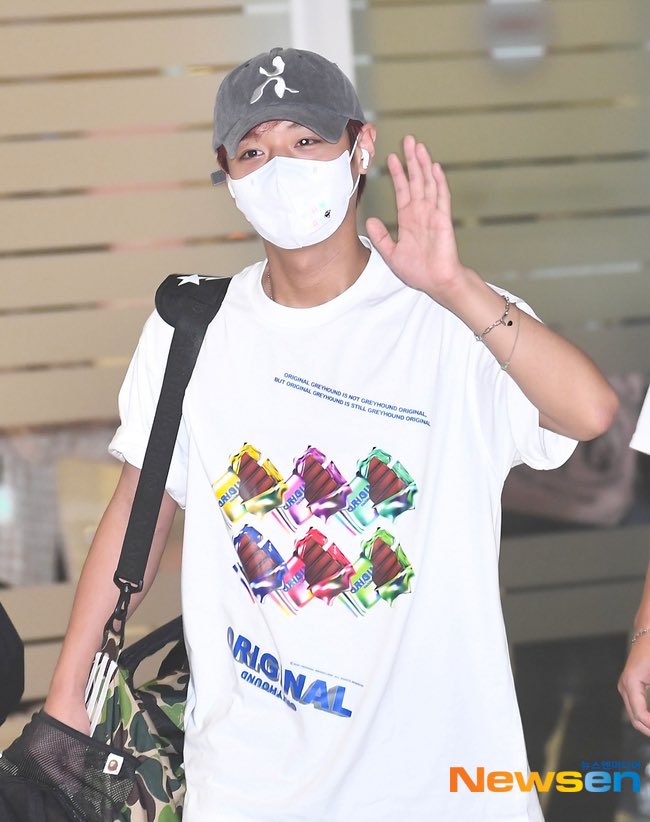 parxmato's tweet photo. 260831 #박지훈 인천공항 입국 기사사진 https://t.co/eIkn7EJqld