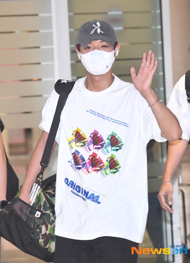 parxmato's tweet photo. 260831 #박지훈 인천공항 입국 기사사진 https://t.co/eIkn7EJqld