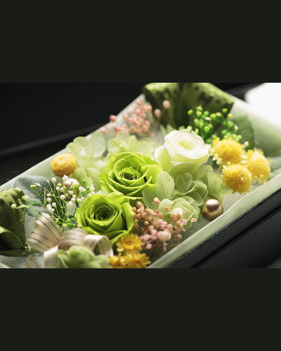 For_Denpo's tweet photo. 「贈る自分も、気に入る一枚を。」

結婚式の祝電に選んだのは、爽やかなグリーンが印象的なプリザーブドフラワー。

花の華やかさとゴールドカードに載せた言葉、その両方で晴れの日をお祝いします。

For-Denpo「Forever・シャルマン」

#ForDenpo #祝電 #結婚式 #結婚祝い #プリザーブドフラワー https://t.co/mHrSb0Kiwu