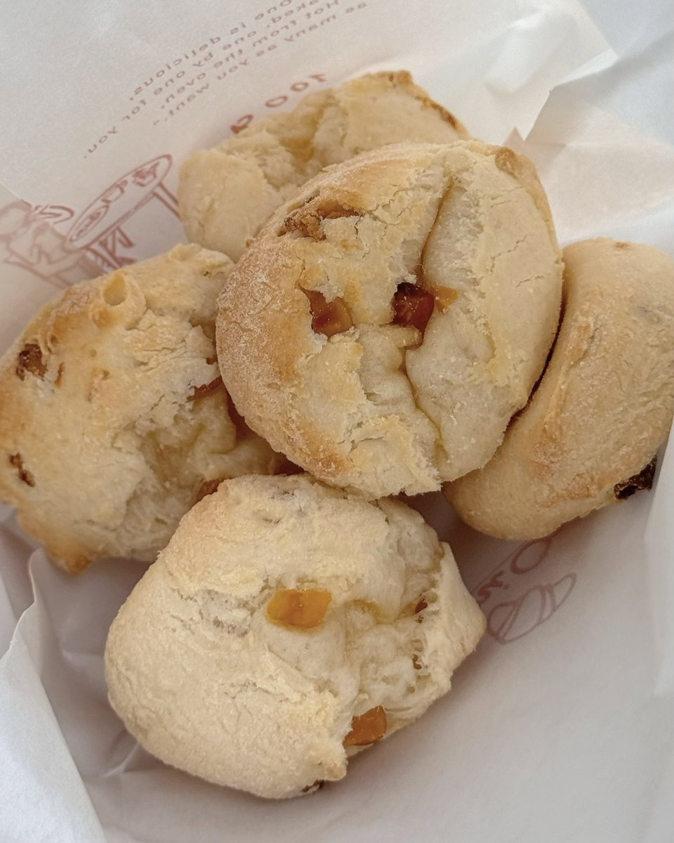 puniko___01's tweet photo. ドンクのもろこしモチがポンデケージョみたいなもっっっちもち食感で美味しすぎるなにこれ https://t.co/VUWrZV83tM