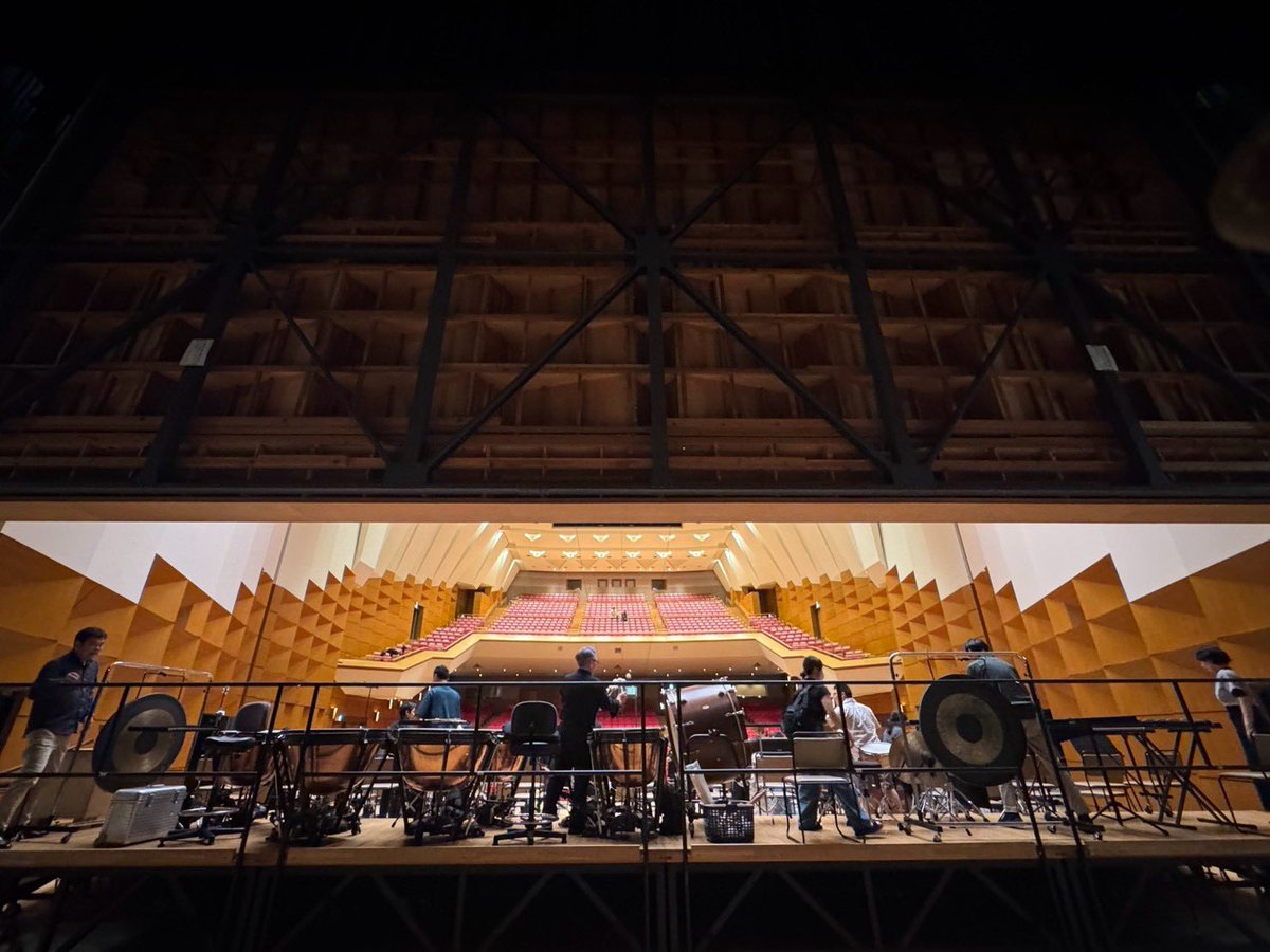 snso1966's tweet photo. 第117回定期演奏会、無事終演いたしました！大勢のお客様にご来場いただき、感謝でいっぱいです🙇‍♀️
今回は60周年を経て新たなスタートでした。指導してくださった多くの先生方、熱く明快なタクトの𠮷﨑理乃先生に導かれ、団員一同、集中力を持って取り組めました💕#新日響 https://t.co/MoohkmoWPF