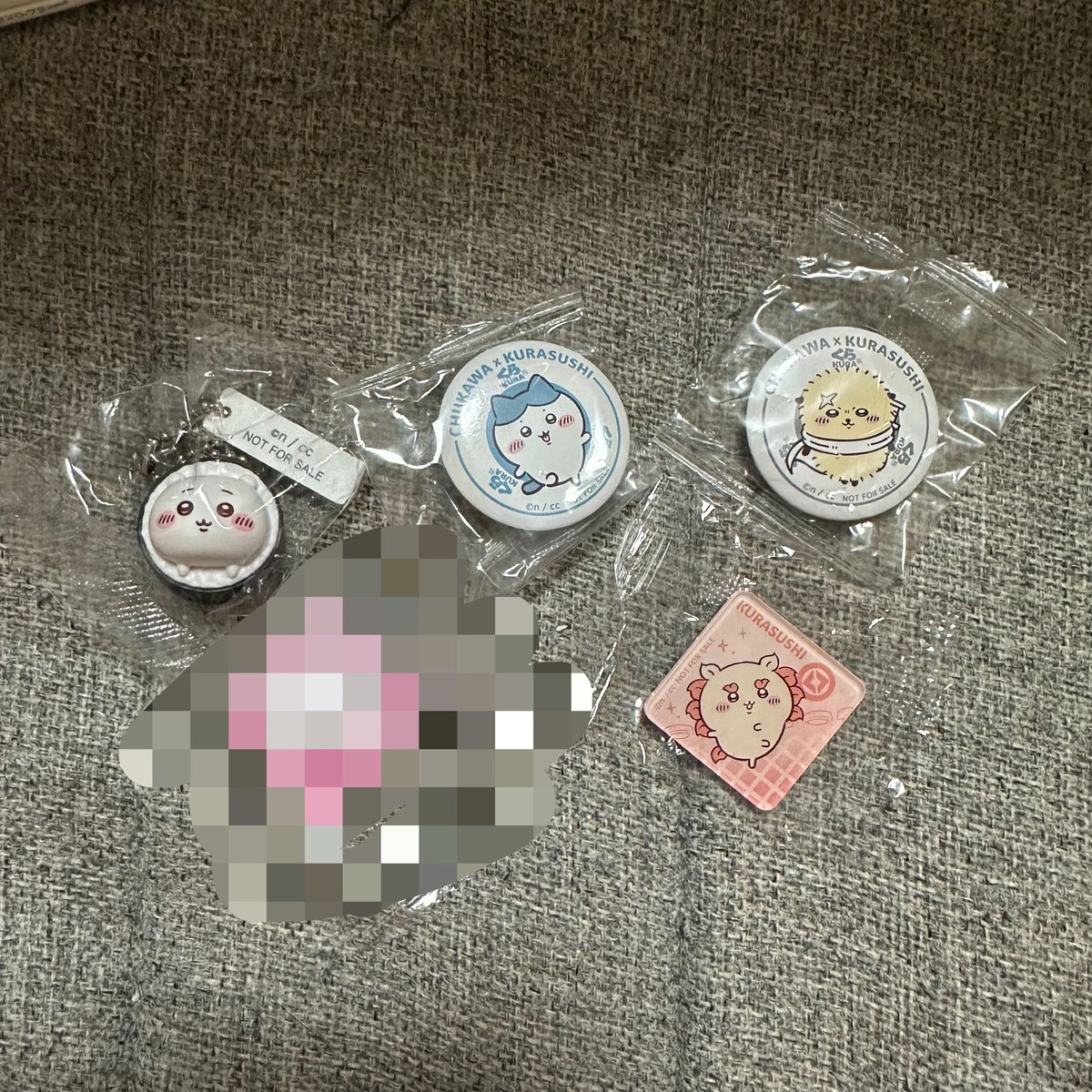 Extreme777m's tweet photo. 【交換】ちいかわ　ビッくらポン　くら寿司

譲）ちいかわフィギュア、ハチワレ缶バッジ、ラッコ先生缶バッジ、シーサーマグネット

求）ハチワレフィギュア、あのこ缶バッジ、うさぎ缶バッジ、あのこマグネット

京都市内手渡しまたは郵送交換 https://t.co/eVPtiPiz8B