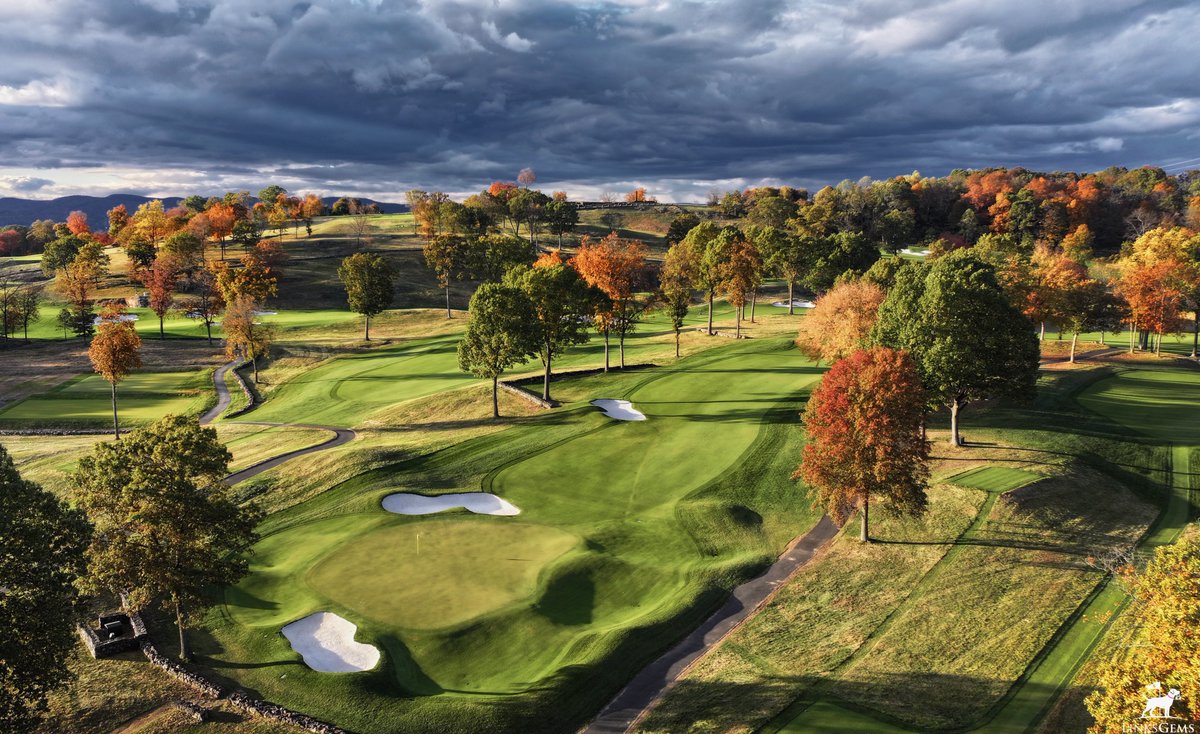 LinksGems's tweet photo. Hard to believe, but fall golf is right around the corner.

Hudson National is a gorgeous place to play golf from April through September, but in October, when autumn reaches its peak, the course becomes a veritable kaleidoscope of color.

Two months from now, the entire Hudson Valley will look like this, and I can’t recommend a visit, for golf or other fun, strongly enough.