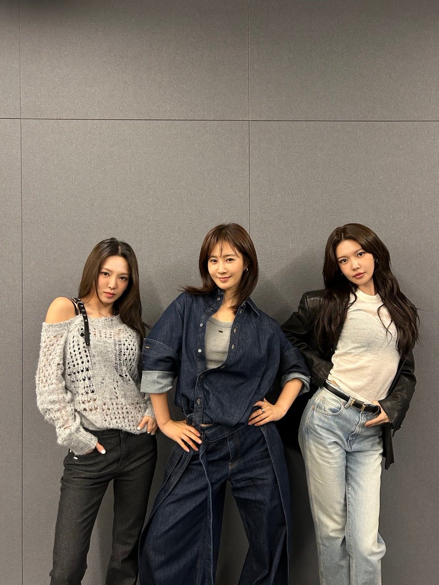 GirlsGeneration's tweet photo. ‘화제의 신인’ #효리수, 싱글 #Skibidi 오늘 오후 6시 공개
타이틀곡 퍼포먼스 비디오도 동시 오픈! 유쾌+긍정 에너지 전한다

https://t.co/5Xct6GfaHY

#GirlsGeneration_HRS #소녀시대_효리수
#Skibidi #GirlsGeneration_HRSSkibidi
#GirlsGeneration #소녀시대 https://t.co/ucq4bUhMbT