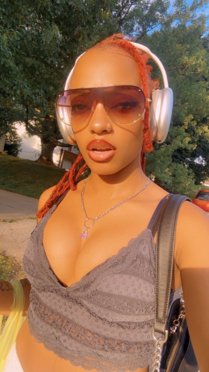 Rubystitts_100's tweet photo. Sunny day outside it was sooooo hot 👀🥵 https://t.co/6uyMnol9at