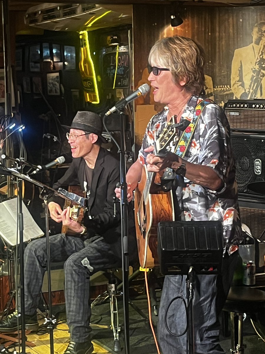syoheimuto1228's tweet photo. 昨夜はお疲れ様でした！NAOKIさん最高です！また一緒に演りたいですね〜。今度はサザンのカバーですかね。

#naoki
#sa
#武藤昭平
#syoheimutoは https://t.co/1RxSWRZAnk