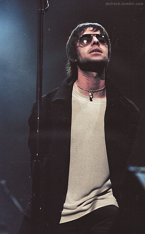 supersonicsy's tweet photo. liam gallagher choker send tweet https://t.co/hVBnMZ1U5D