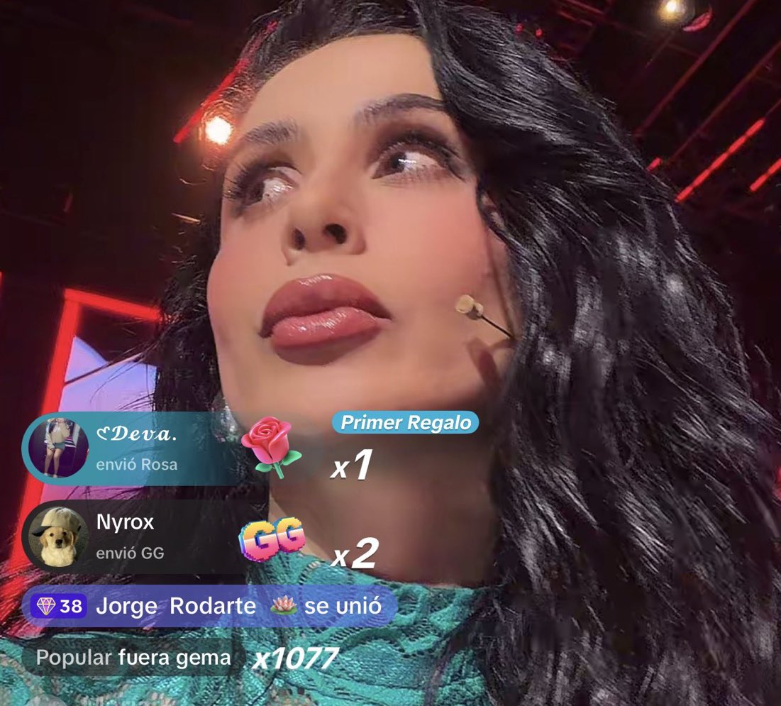 ferrobles_7's tweet photo. “Dicen que se quede Gema”, dice Lupita cuando en su propio live el comentario más repetido es “fuera Gema”.

Por eso las funan.

#LaCasaDeLosFamososMéxico 
#LaCasaDeLosFamososMéxico4 https://t.co/6XlLCFyplv