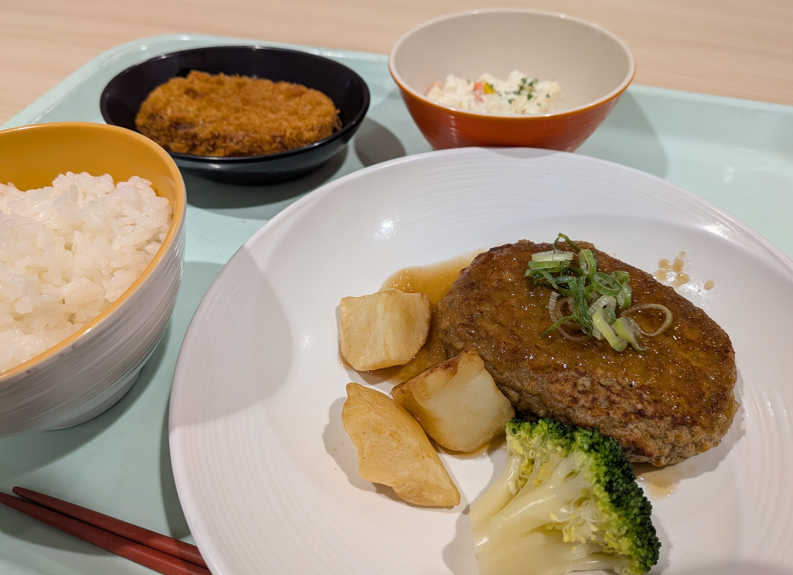 PanasonicHIKONE's tweet photo. こんにちは！             
今日の #ランチ は 【和風おろしハンバーグ】でした！
肉の旨みとおろしの爽やかさが絶妙でした✨
午後も頑張っていきましょう！           
#社員食堂 #社食 #彦根市 #パナソニック https://t.co/ycC1ctlI9b