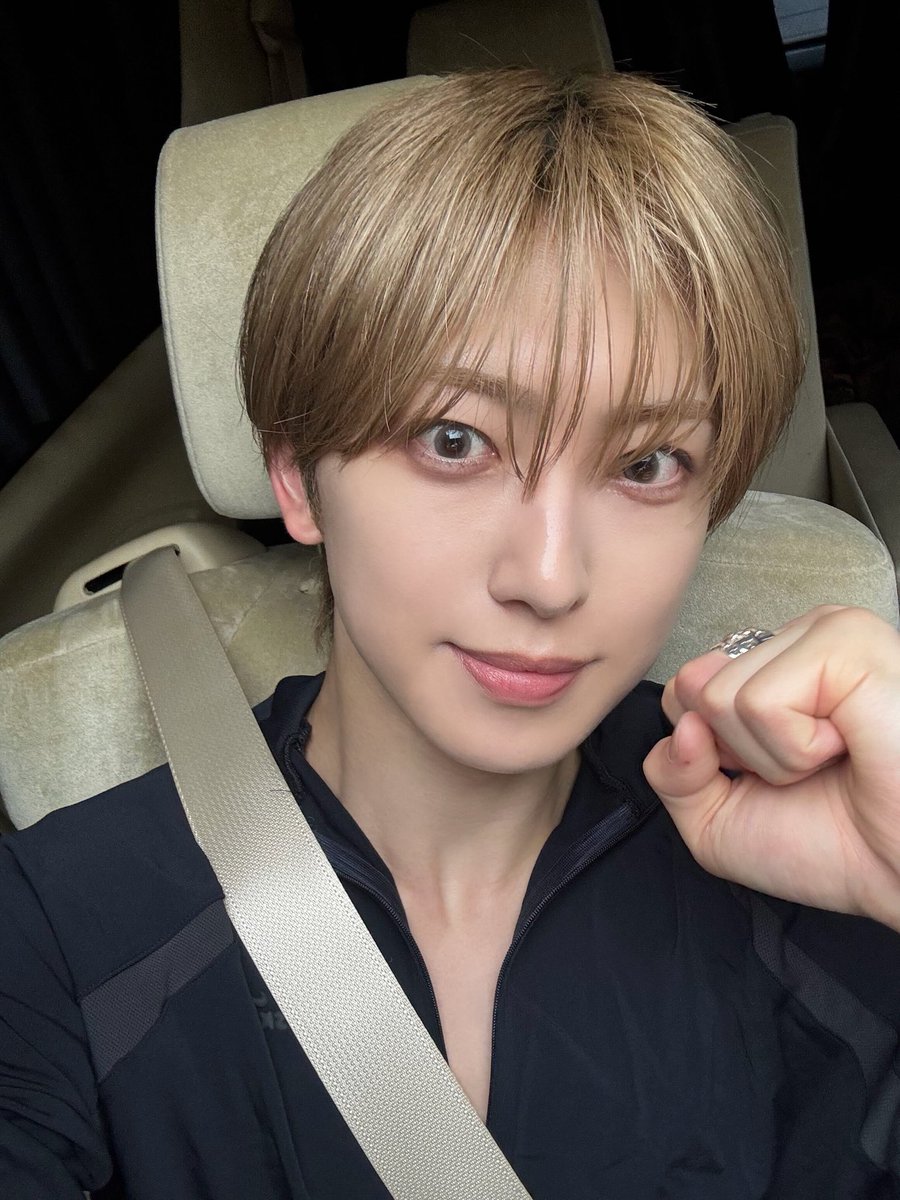 andTEAM_members's tweet photo. コメンテーターFUMAです！
もう8月が終わりますね~。
DayDay.で24時間テレビのVTRを観て、いろんなチャンスに恐れず挑戦していこうと、自信と勇気を与えてもらいました。

それでは、今日も練習がんばってきます！🌙

#DayDay.
#andTEAM #エンティーム #FUMA https://t.co/tNDAcCrSJG