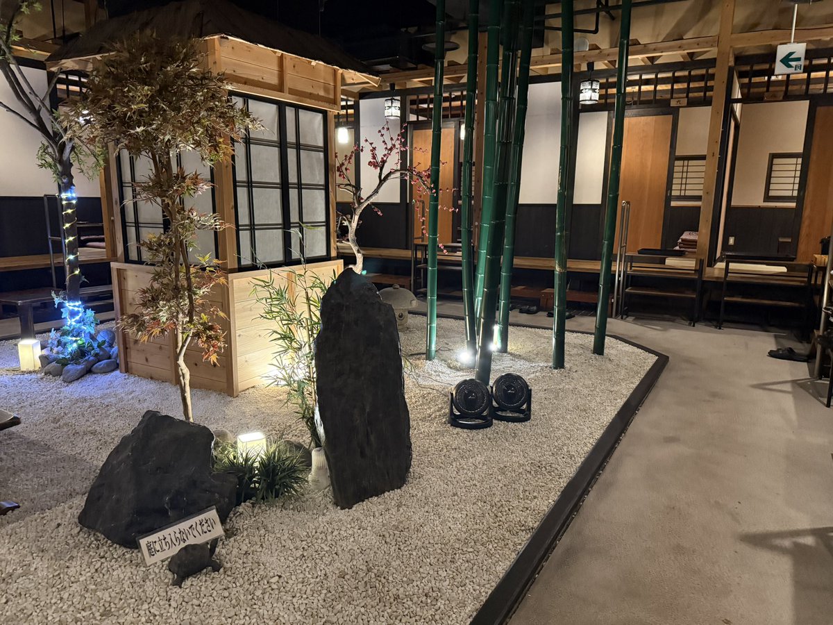 officeBLG21's tweet photo. 9月15日まで「鳥取の夏 海のごちそうキャンペーン」が実施されているということで、今回はキャンペーンの参加店舗の「こうりん坊 山月庵」さんにおじゃましました！
夏輝の貫禄はマジすげー！！（笑）
https://t.co/nlAIRhcbB4

#鳥取グルメ
#イワガキ
#夏輝
#シロイカ
#とりたべ
#こうりん坊
#山月庵 https://t.co/lIamahj48Q