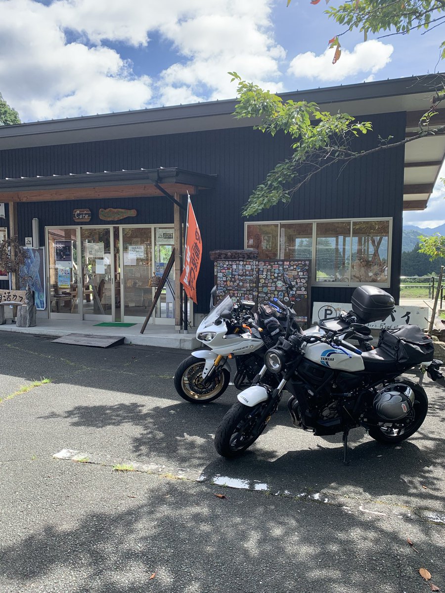 beer_tomara9's tweet photo. 朝活でツーリング行ってきた
涼しい山道はキモチよかったな〜

#朝活
#ツーリング
#だみねテラス
#バイク
#xsr700 https://t.co/qPTj5SxkL5