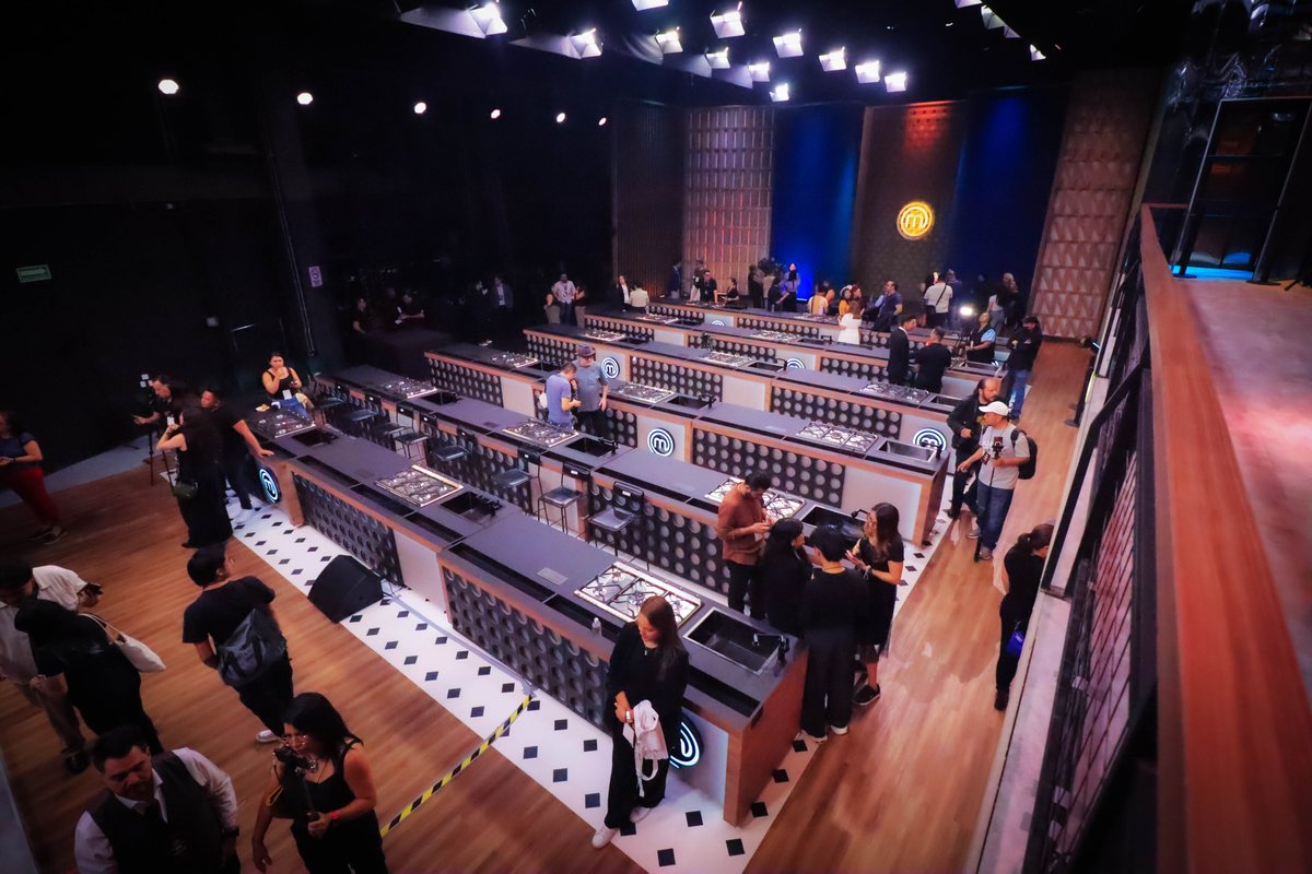 ajimenez1584's tweet photo. Desde hace 10 años que soy fan de #MasterChefMx por mi trabajo tuve la oportunidad de ir a la presentacion de este 24/7 y podia ver nerviosismo pero tambien las ganas de este nuevo proyecto que hoy termina, no creia, pero FELICITO A LA PRODUCCION, gran trabajo !!! FELICIDADES !!! https://t.co/DPaz3dZRt6
