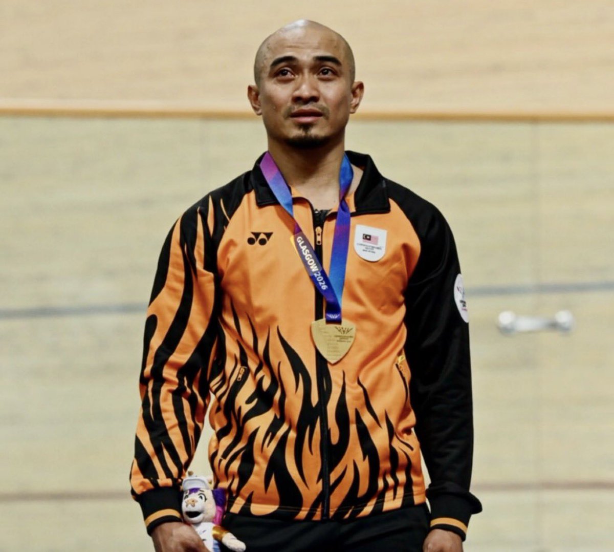 AzizulAWANG's tweet photo. Seorang ibu yg tidak pernah berhenti berkorban untuk anaknya, seorang ayah yg bekerja keras utk ahli keluarganya, anak muda yg mengejar impian, dan setiap rakyat Malaysia yang terus bangkit mengharungi kehidupan yang penuh ujian.
[5/6] https://t.co/wSvQtqIXIn