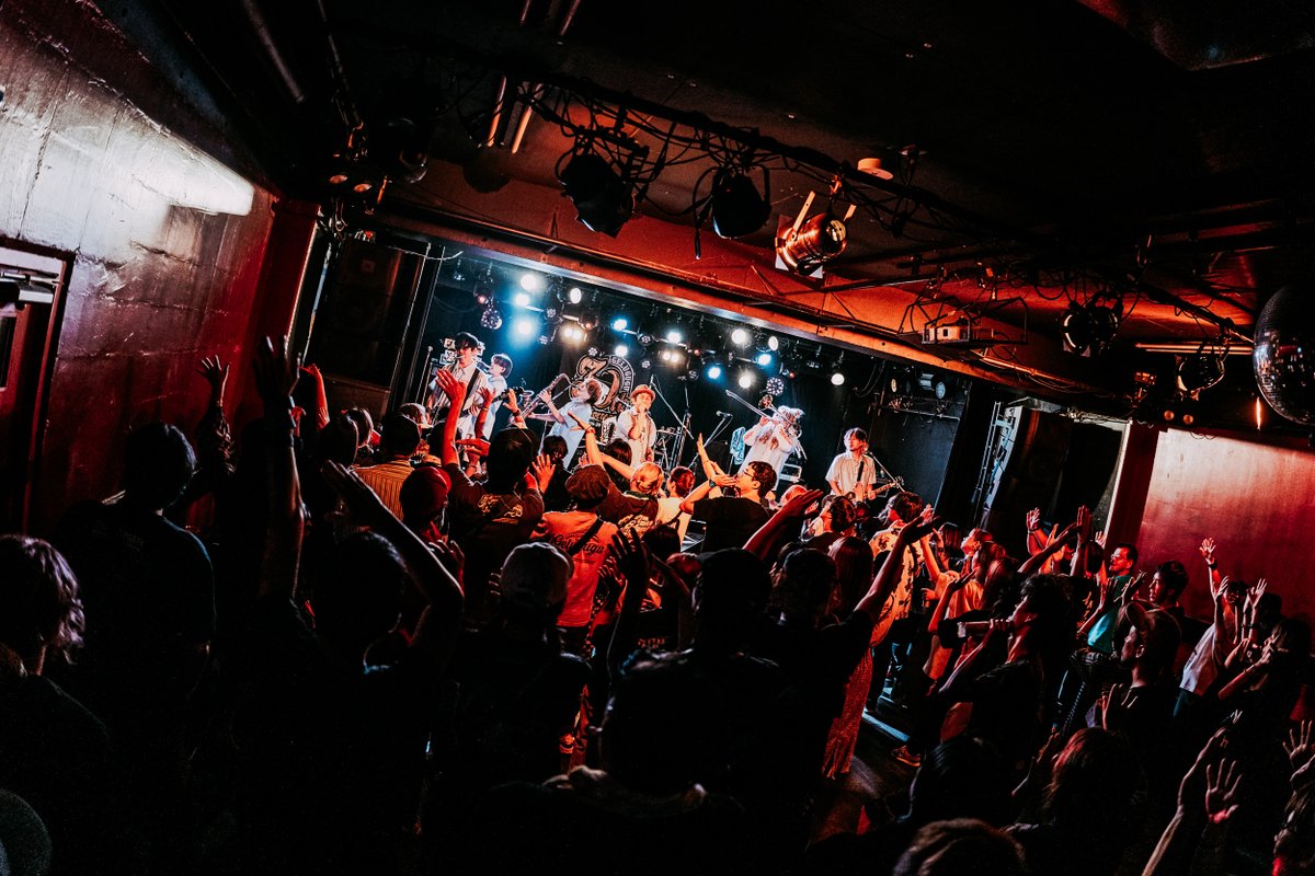 GELUGUGU_info's tweet photo. ＼ 𝗧𝗛𝗔𝗡𝗞 𝗬𝗢𝗨 𝟮𝗗𝗔𝗬𝗦 !! 🔥 ／

🗓 2026.08.29『ゲルググ祭』
🗓 2026.08.31『Thumbs Up!! -THE GELUGUGU 30th & DROP 23rd ANNIVERSARY-』

怒涛の2デイズが無事に終幕！
会場に足を運んでくれた皆様、一緒に最高に熱い空間を作っていただき本当にありがとうございました✨

— ⚡️ 𝗡𝗘𝗫𝗧 𝗟𝗜𝗩𝗘 ⚡️ —
休む間もなく、次はこちらでお会いしましょう！ 
🗓 2026.9.5（土） 『BAYSKA JAPAN 2026』
📍 大阪・心斎橋BIG CAT

— 🎬 𝗠𝗨𝗦𝗜𝗖 𝗩𝗜𝗗𝗘𝗢 🎬 —
最新MV、YouTubeにて全編フル公開中🎥⚡️
ライブの余韻そのままに、バッチリ予習・復習よろしくお願いします！ 

🔗 Watch on YouTube
https://t.co/P0JCQSDCek

photo by @kohey0014 

#THEGELUGUGU #ゲルググ #ゲルググ祭 #アメ村DROP #BAYSKAJAPAN2026 #BIGCAT #ライブ参戦 #バンド公式