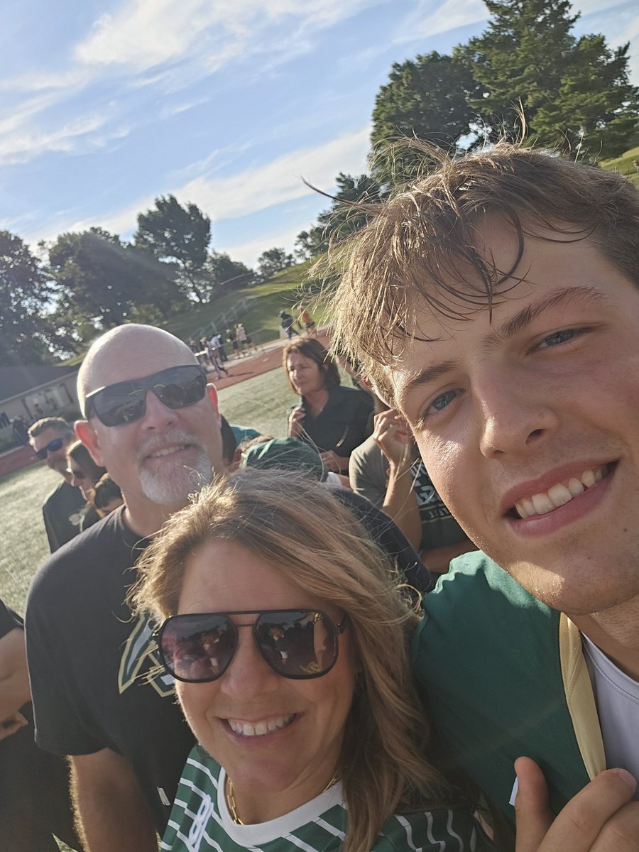 stacy_braden's tweet photo. Senior Day was so fun and memorable at the same time. I can't believe we are already here as it seems like we were just walking down the track for Senior night of his high school career. #seniormommaera #minerpride #18ismyfavorite https://t.co/PuXtynKgmW