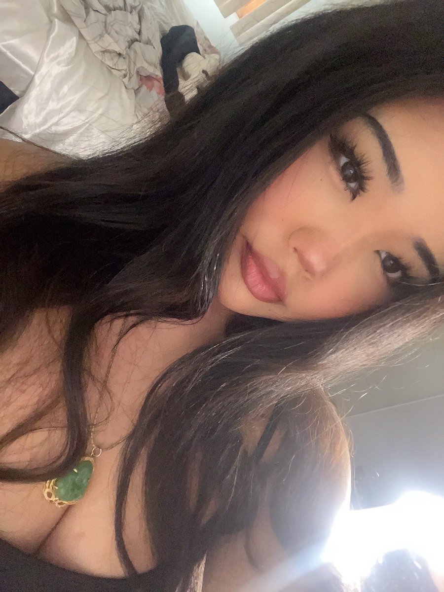 minahriis's tweet photo. ok embarrassment washed over here’s me b4 work https://t.co/WjbdTpBl2N