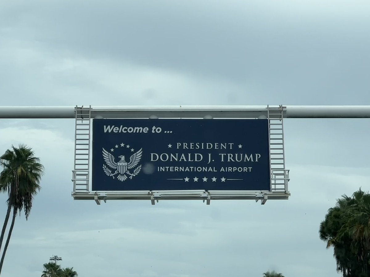 RealAZMom's tweet photo. Isn’t she beautiful. 

Arizona, let’s get back to Real Red this November- We need to be better than Florida-

Lets’s name Sky Harbor - Charlie Kirk International, and fix our state with Biggs. https://t.co/VOPP398dx8