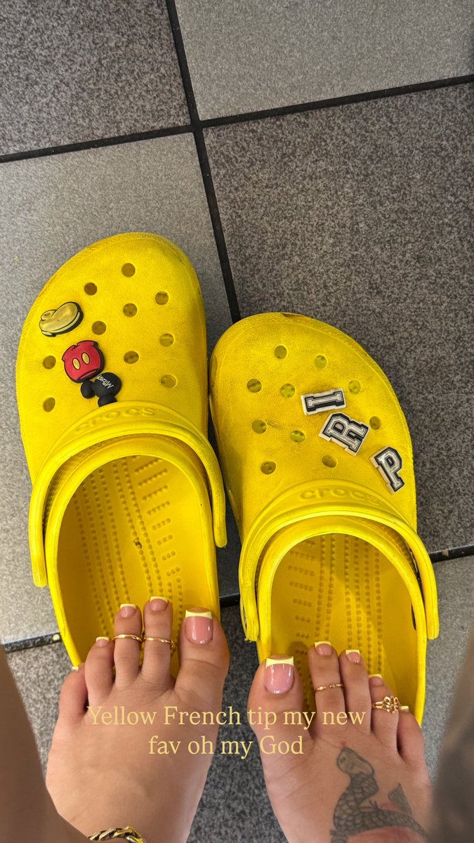 juuiiiccyyy's tweet photo. Sexy face, sexy feet, what else? https://t.co/NHn6MooHkA