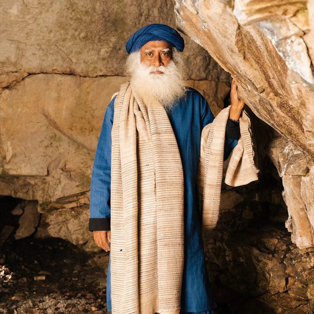 wolfie8848's tweet photo. Naraharinath and Sadhguru: There are two paths a yogi can walk in South Asia. 

One ends in a forest grave near Pashupatinath. 
The other ends in a private jet and a wellness product line. 

This thread is about both. 🧵